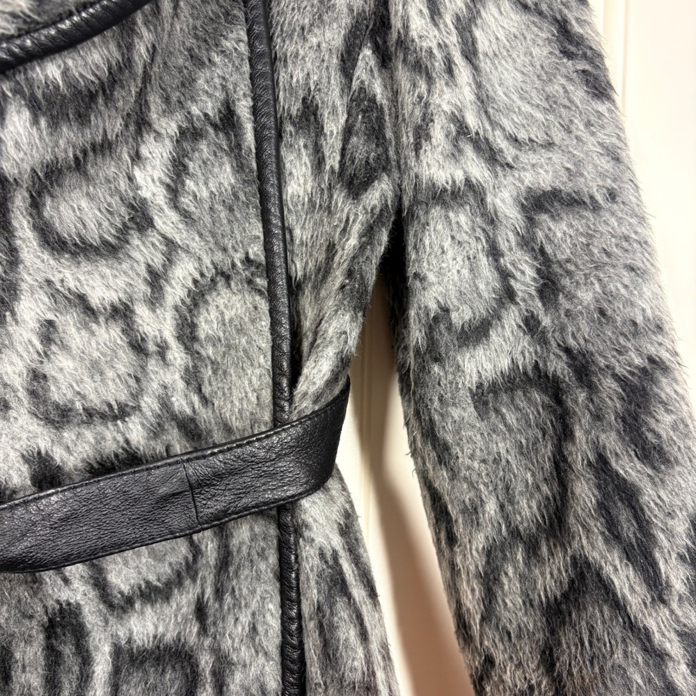 Diane Von Furstenberg Gray Leopard Faux Fur Coat Asymmetrical Shawl Collar L - Picture 5 of 16